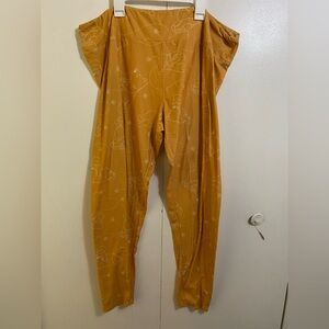 Disney Mustard Winnie the Pooh Leggings size 1X